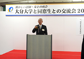 懇親会で乾杯の発声をする石川四極会会長