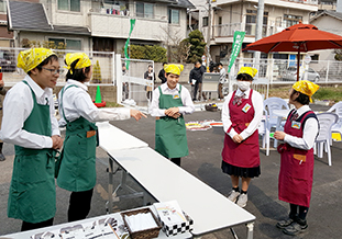 オープンカフェの様子