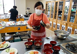 子ども食堂「まんぷくステーション」