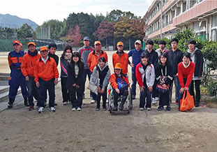 自治会の防災士の皆さんと学生