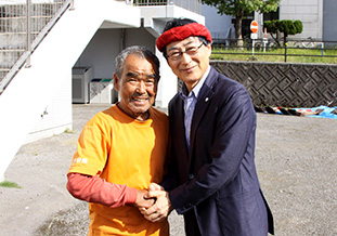 尾畠さんと北野学長の2ショット