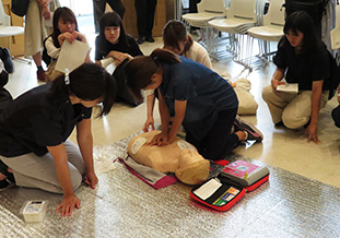 学生による実技練習