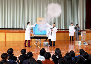 大きな空気の輪っかができた！