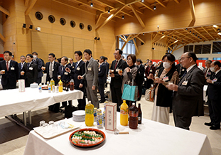 懇談会での乾杯