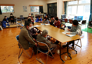 学生による調査の様子