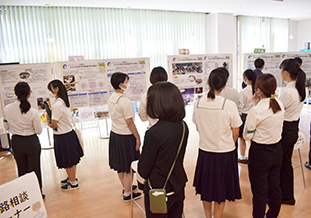 学生展示・進路相談コーナー