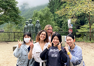 大山ダムで銅像と