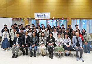 参加した留学生と教職員で