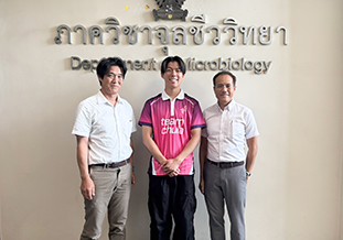 チュラロンコン大学理学部Tanapat教授(右)と