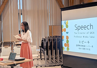 送別の挨拶をする坂井センター長