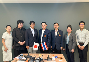 教養学部、医学部の先生方と（6月）