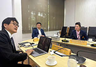 Anan医学部長との意見交換（8月）