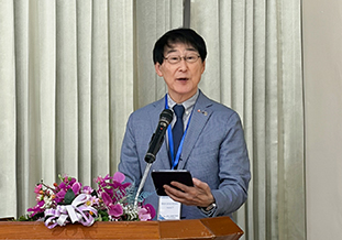 開会挨拶をする北野学長